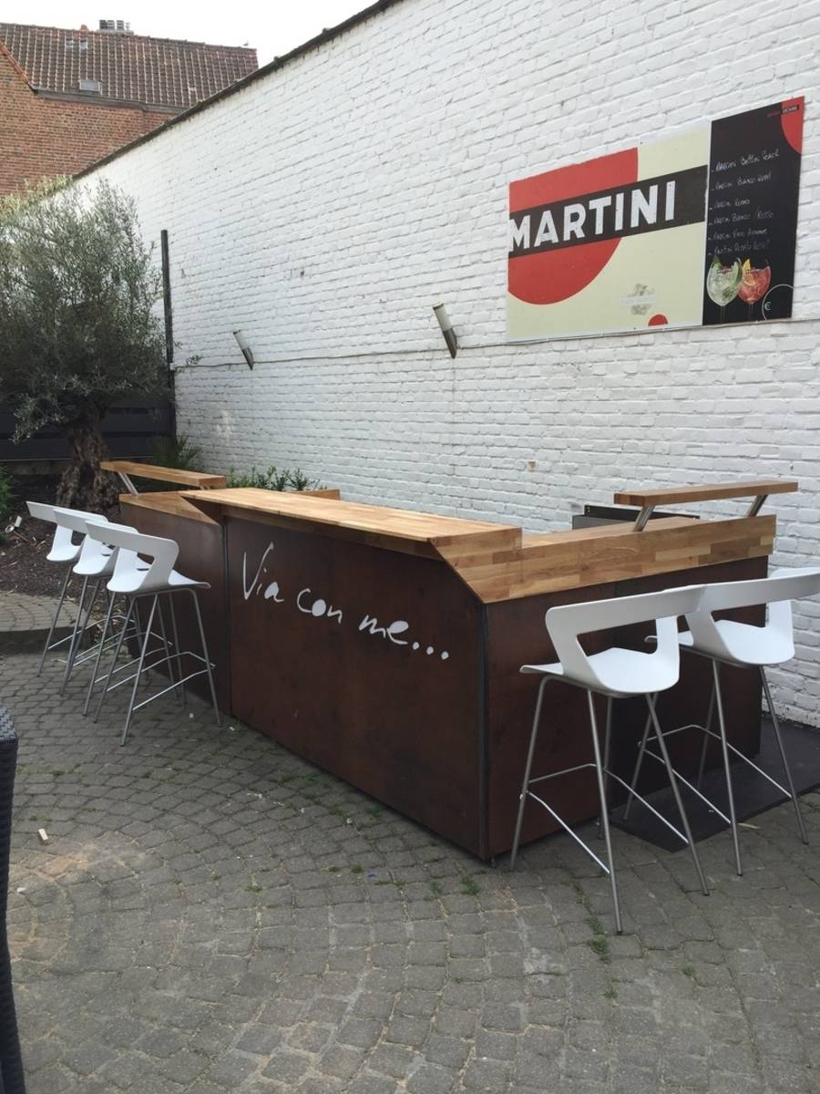 bar